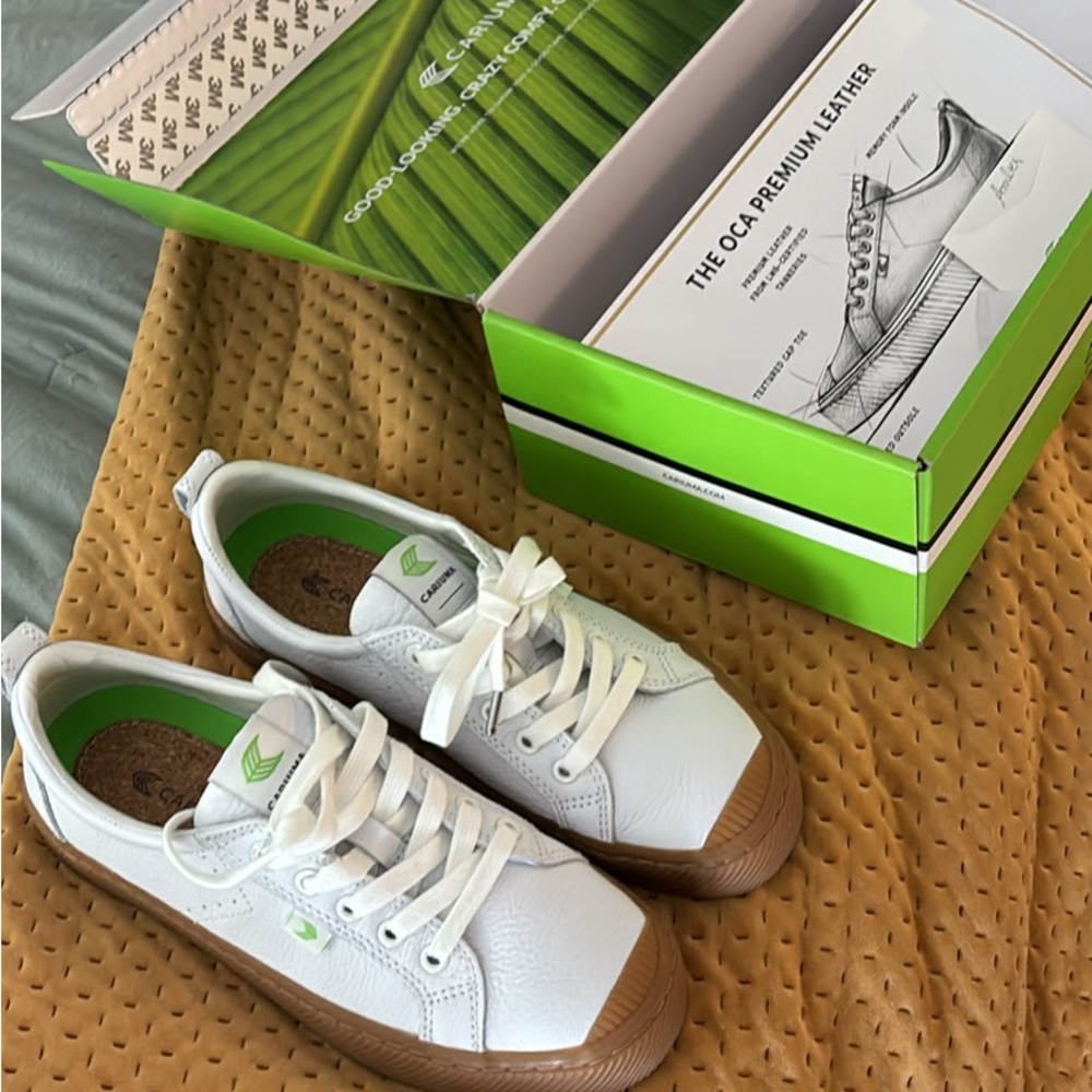 Cariuma white sneakers women sz 8